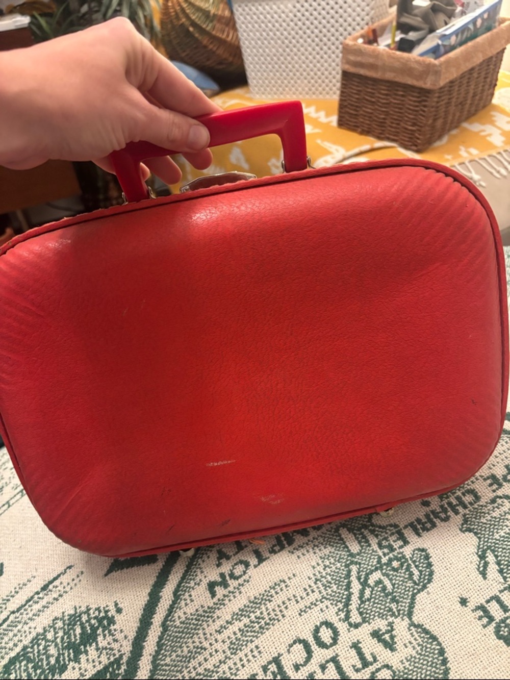 Vintage Trojan Luggage Company Red Vinyl Carry Case with Molded Handle - Picture 2 of 6